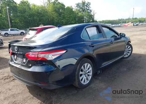 2020 Toyota Camry Le z USA, uszkodzony, nr VIN 4T1C11AK8LU871205
